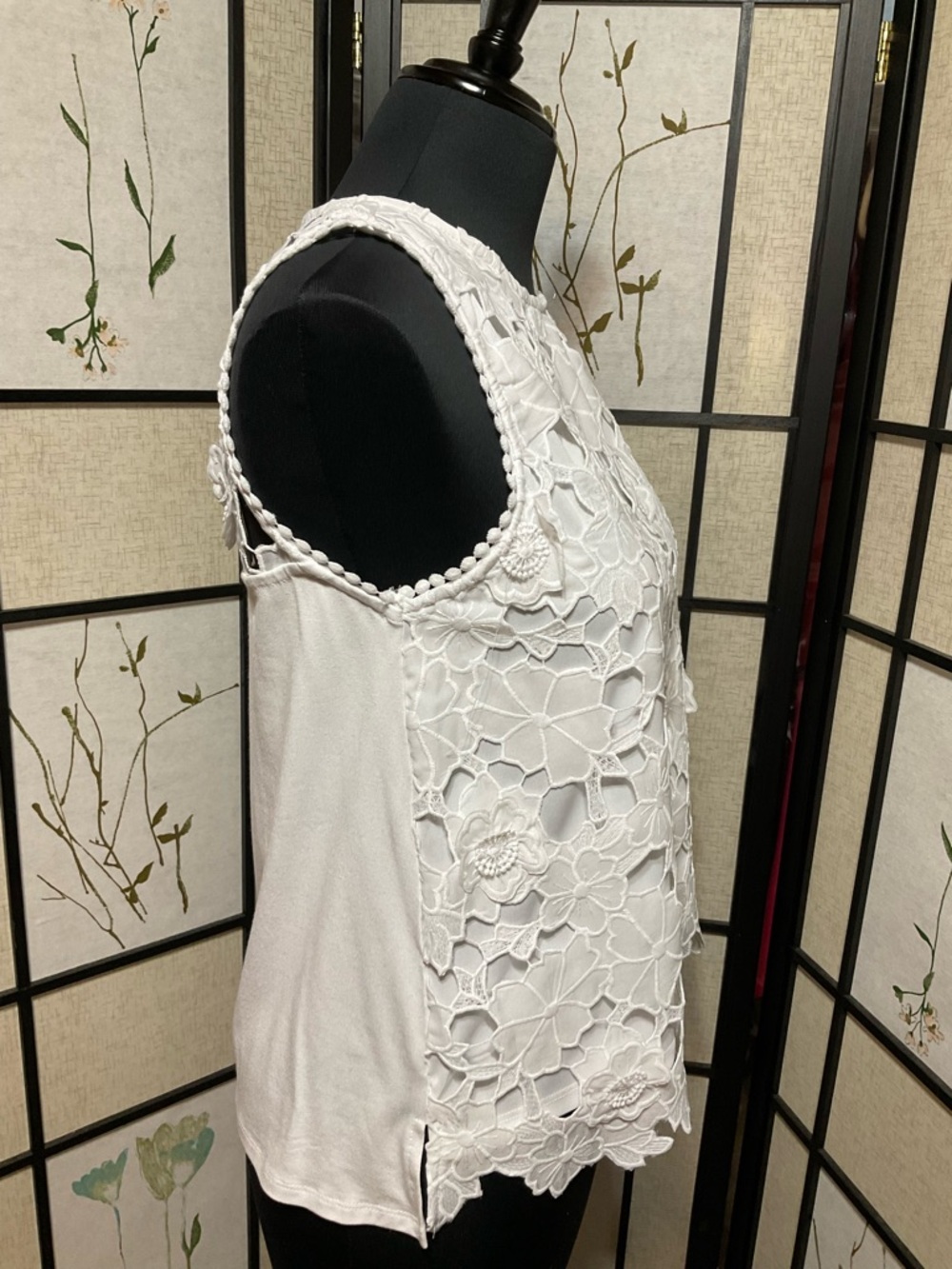 Cupio Juliana Lace Sleeveless Top - Picture 2 of 7